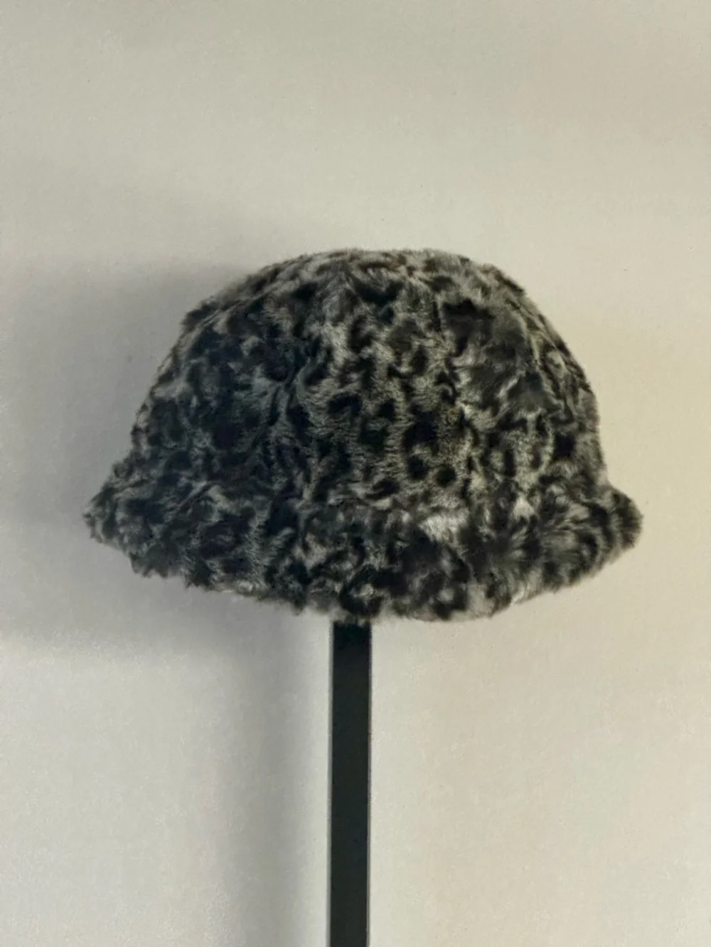 Vintage 90s Faux Fur Leopard Print Bucket Hat Clueless - Picture 2 of 4